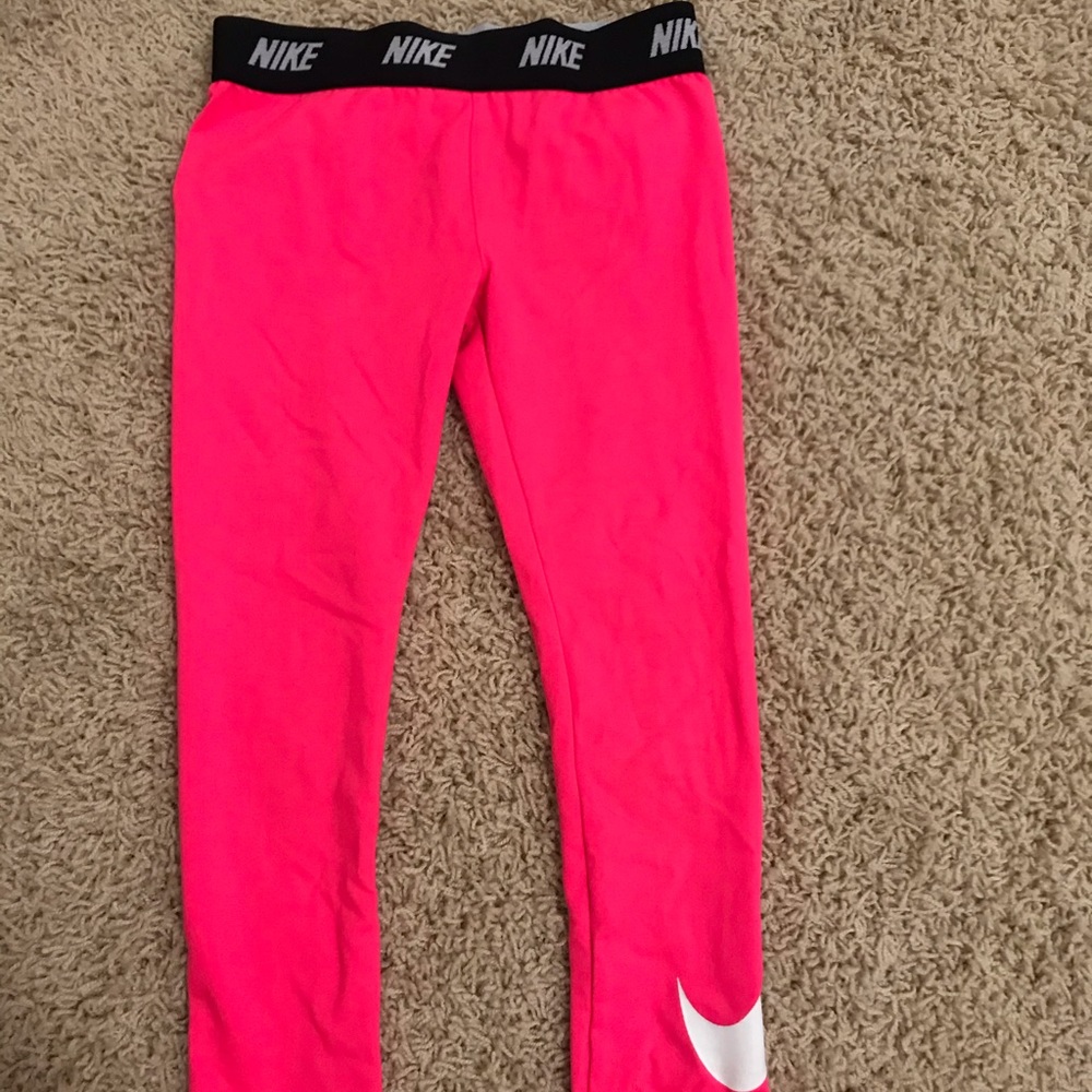HOT PINK NIKE Leggings!